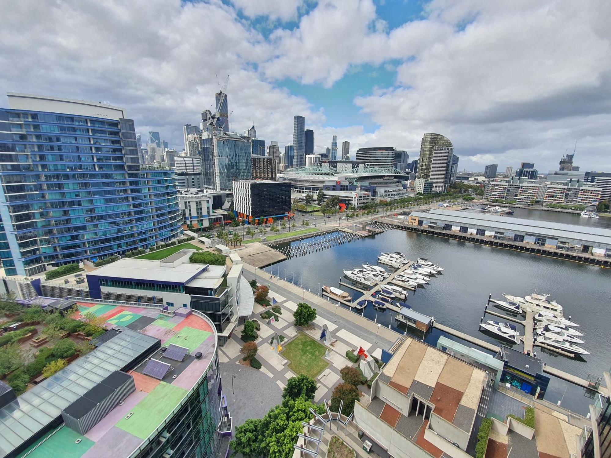 Harbour Escape Apartments Docklands Мельбурн Экстерьер фото