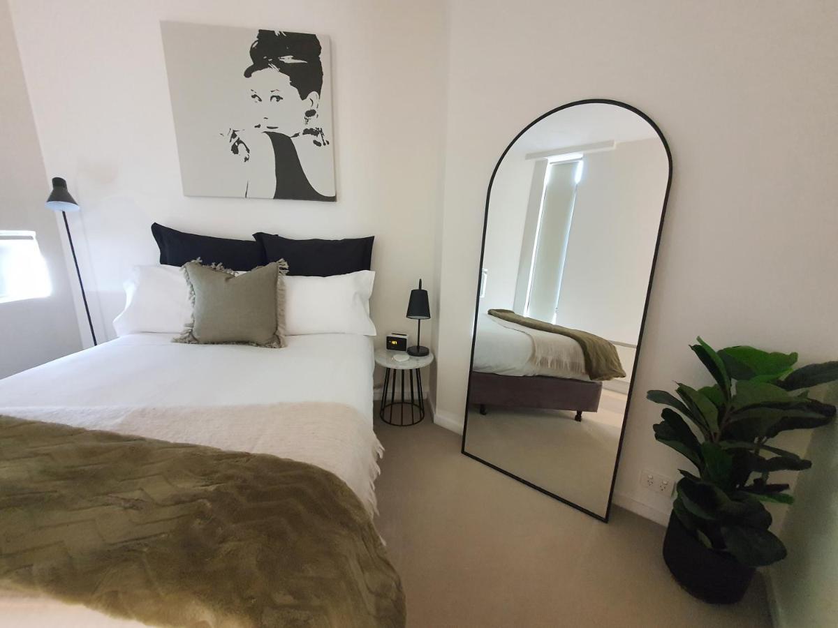 Harbour Escape Apartments Docklands Мельбурн Экстерьер фото