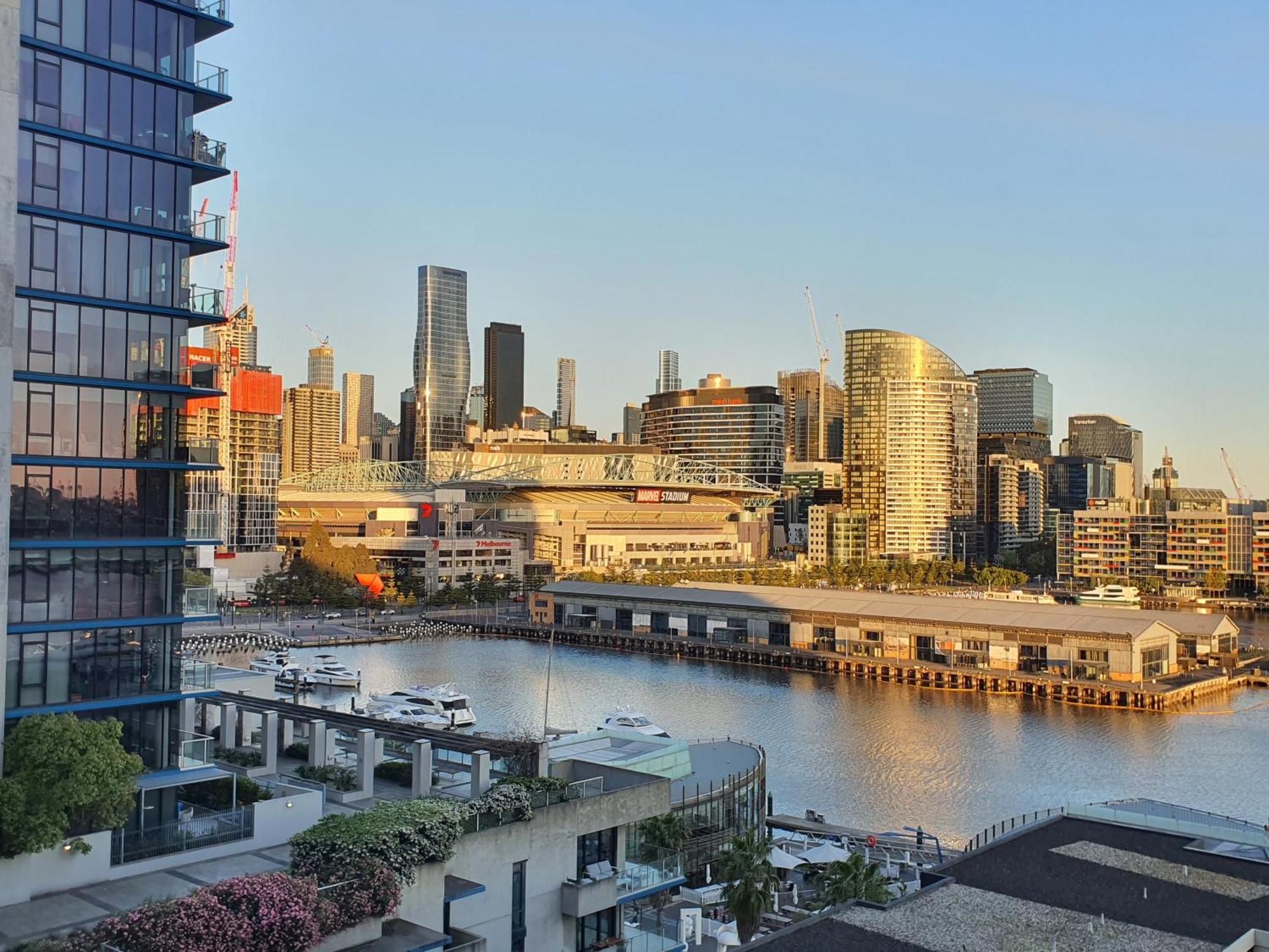 Harbour Escape Apartments Docklands Мельбурн Экстерьер фото